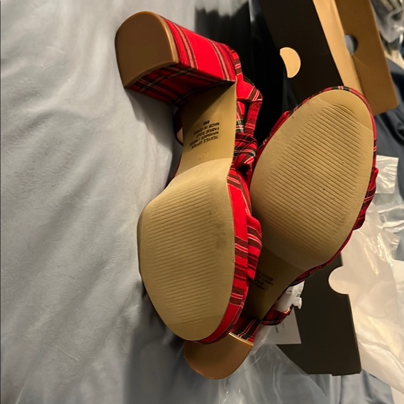 LOFT Tango Red Heels - Size 8 - Picture 3 of 4